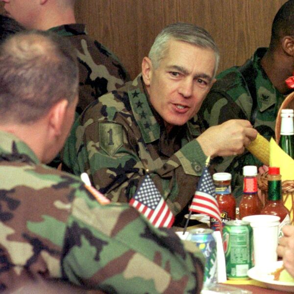 "NEKO SPOLJA IH JE NAORUŽAVAO, OBUČAVAO, A TAČI..." Vesli Klark posle toliko godina razvezao jezik o OVK: Neverica!