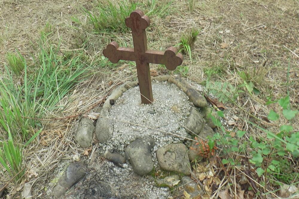 PRAKSA POKAZALA DA "NEŠTO IMA"! Ljudi veruju da se iznad OVOG srpskog sela dešavaju ČUDA i to kakva! (FOTO)