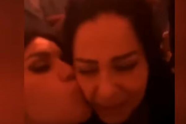 OVAJ SNIMAK NIKADA PRE NISTE VIDELI: Zlata Petrović uhvaćena u LEZBO akciji sa našom FOLK PEVAČICOM!