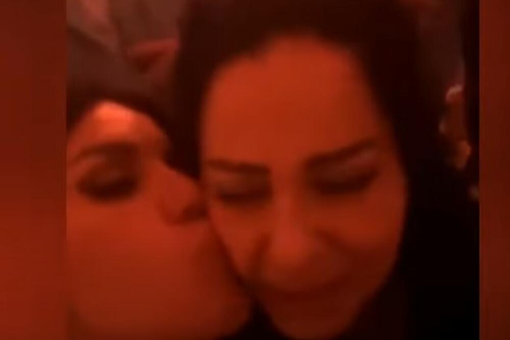 OVAJ SNIMAK NIKADA PRE NISTE VIDELI: Zlata Petrović uhvaćena u LEZBO akciji sa našom FOLK PEVAČICOM!