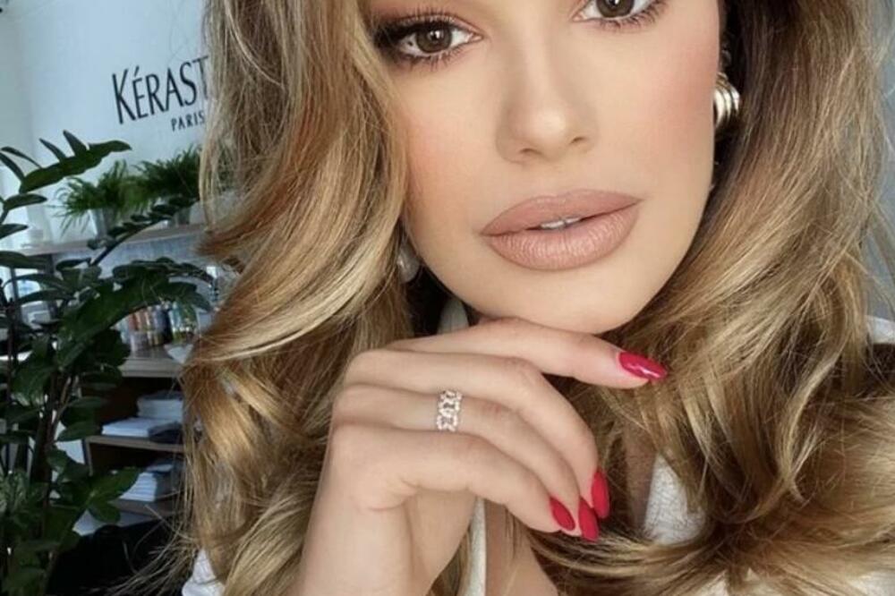 ZOVU JE SRSPKA SOFIJA VERGARA, A LICE JOJ JE SAVRŠENO: Otkrila je sve FINESE nege kože, u OVOME je ključ (FOTO)