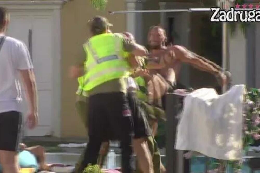 ISPLIVAO SNIMAK TUČE IZ ZADRUGE KOJE NA PINKU NISTE VIDELI: Dobio je NOKAUT U GLAVU, sledi DISKVALIFIKACIJA?