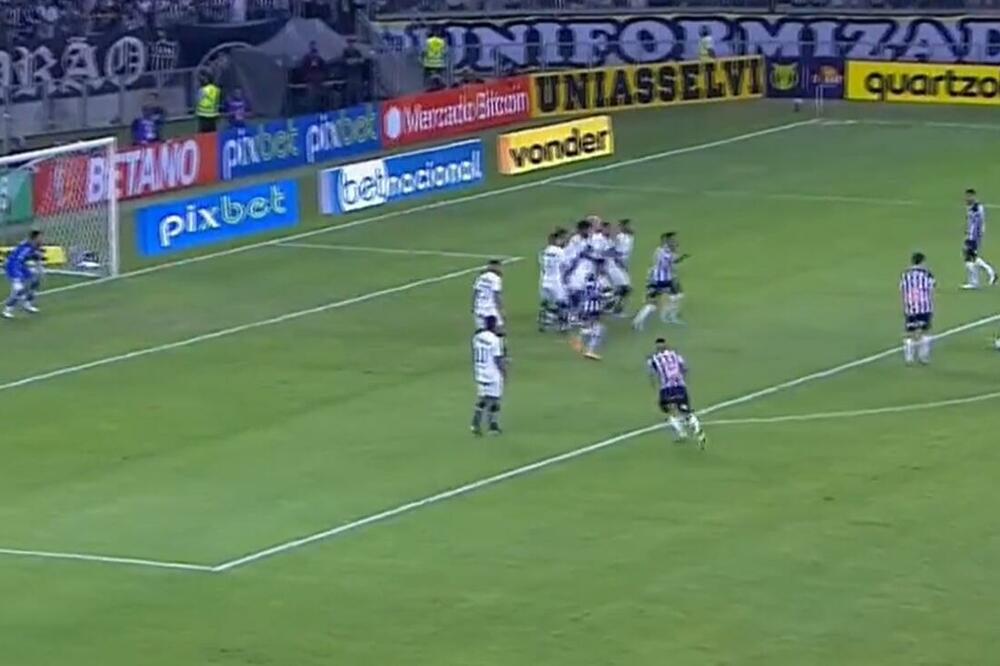 HULK DEMONSTRIRA SILU: Lopta brža od metka, golman ostao zakopan u mestu... EVO ŠTA GA JE SPASILO (VIDEO)