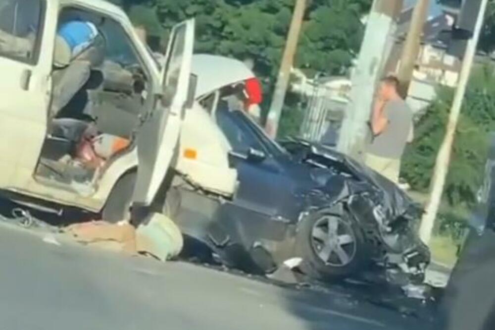 STRAVIČAN PRIZOR: Vozila potpuno UNIŠTENA, ima povređenih u jezivom sudaru u Sarajevu! (VIDEO)