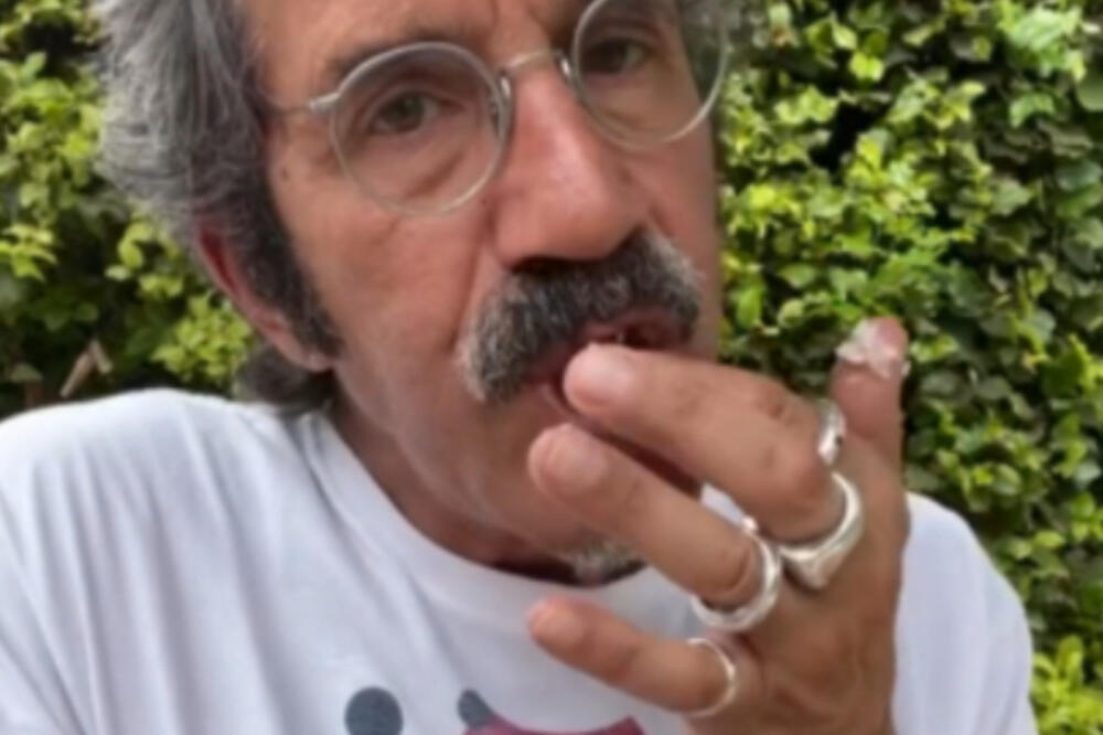 DEDA POKAZAO KAKO TREBA DA IZGLEDA O*ALNO ZADOVOLJAVANJE: Jedna stvar sa PRSTIMA je izazvala GAĐENJE (VIDEO)