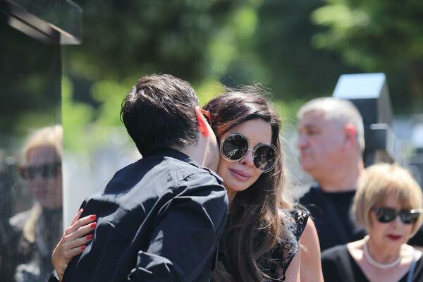 SVI ZABRINUTI ZBOG NIKOLINE PIŠEK: Pojavila se na GROBLJU u TEŠKOM STANJU!