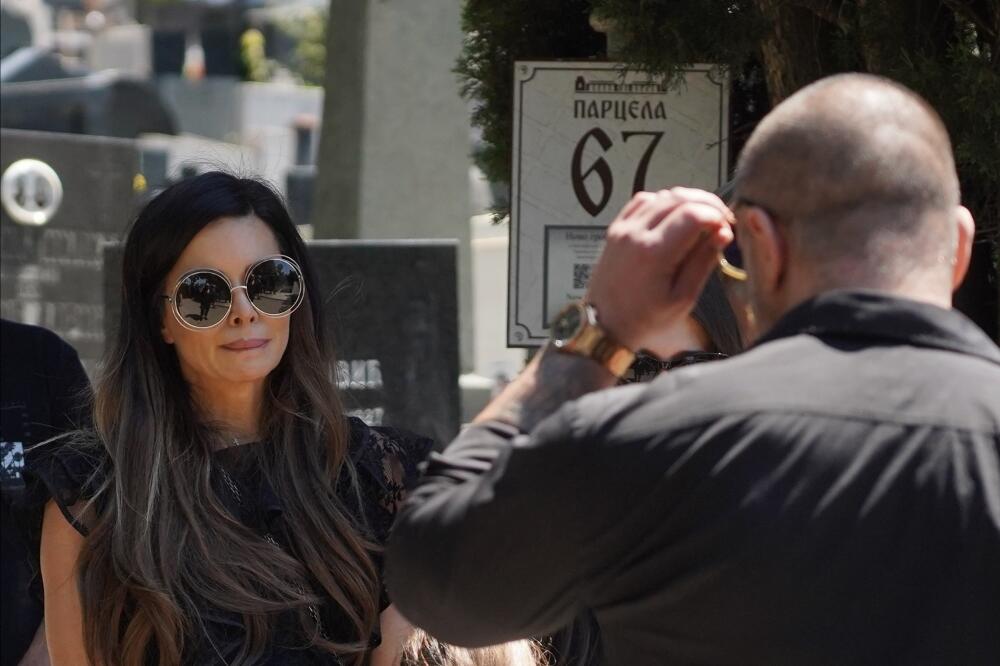 SKANDAL NA POMENU VIDOJA RISTOVIĆA: Nisu u dobrim odnosima, ali jesu li baš morali na OVAJ DAN?!