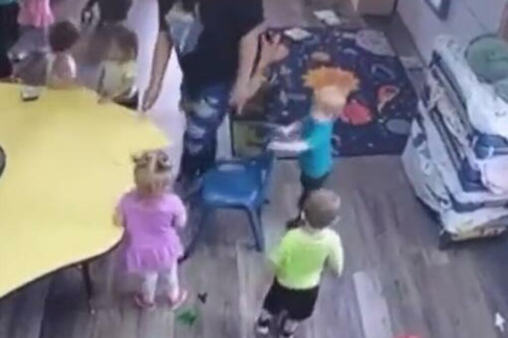 URADIO JE TO VASPITAČICI NAOČIGLED SVIH: Krenula da se SAVIJA, dočekala je OVA STVAR (VIDEO)