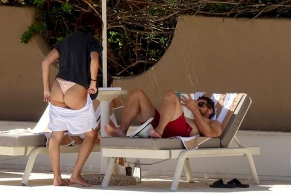 UHVAĆENI! Skidala se pred ZAUZETIM glumcem, on reagovao kao i SVAKO MUŠKO, VRELI KADROVI (FOTO)