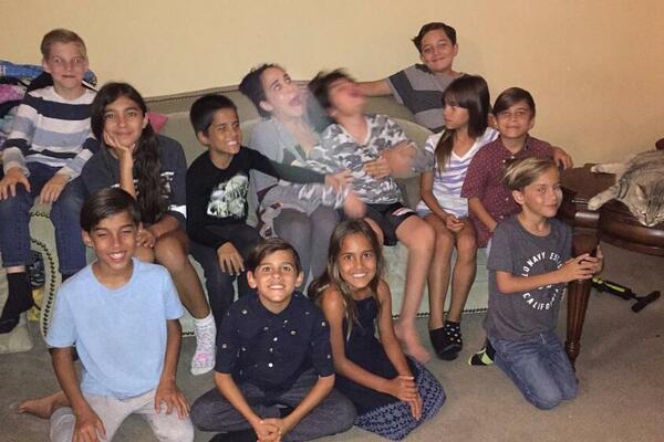 UMESTO 3 EMBRIONA, UGRADIO JOJ JE 12: Ona je JEDINA žena koja ih ima ČAK OVOLIKO! (FOTO)