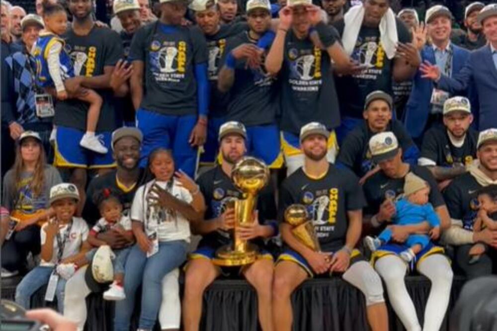 Suze, polivanje, tompusi: PRVO OSVOJILI PA PILI IZ PEHARA! SRBI SE OKITILI NBA PRSTENOM! Šampionski ples Ratnika!