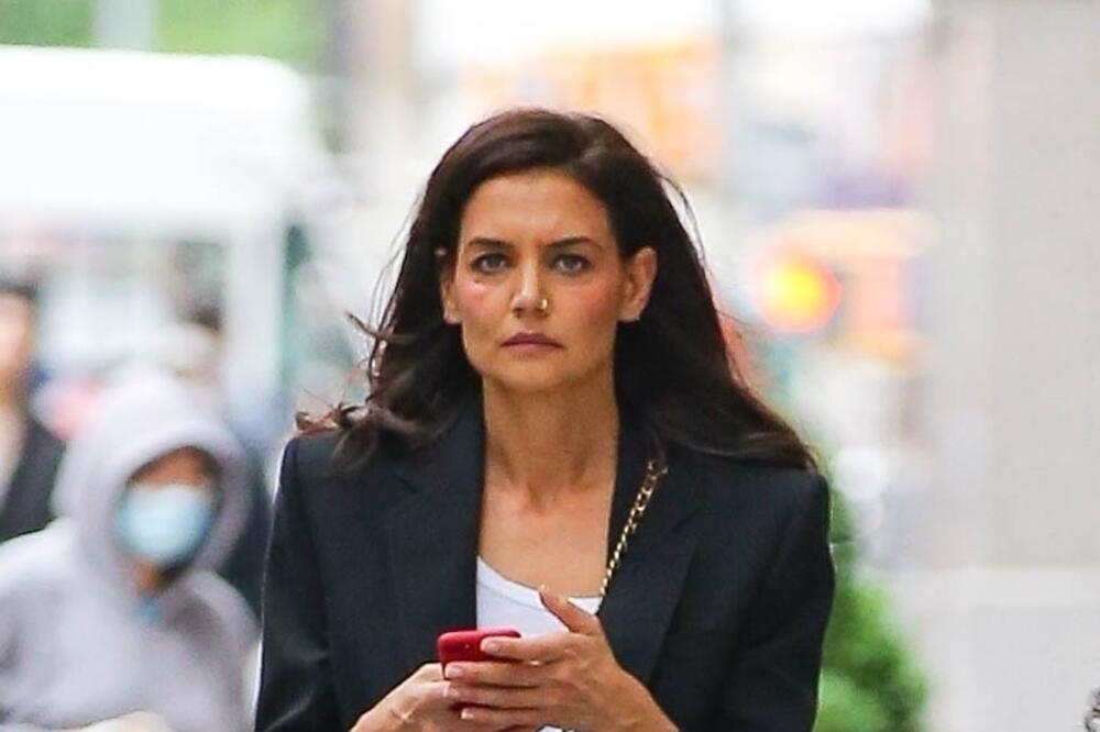 TRUDNA KEJTI HOLMS?! Pojavila se na događaju pa postala GLAVNA META TRAČARENJA i to sve zbog OVOGA!