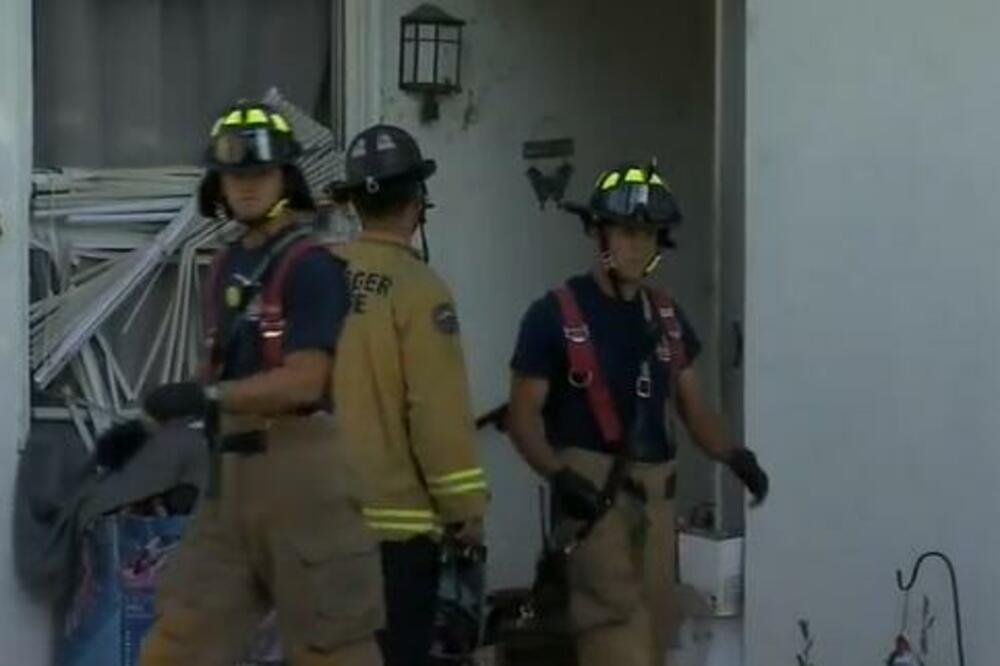 NEVIĐENA EKSPLOZIJA U KALIFORNIJI! Frižider ODLETEO do KROVA, nastala KATASTROFA! (VIDEO)