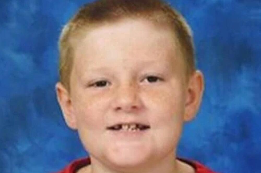 DEČAK ODIGRAO POSLEDNJU IGRU ŽMURKE! Pronašli ga ZAGLAVLJENOG, a onda proglasili MRTVIM