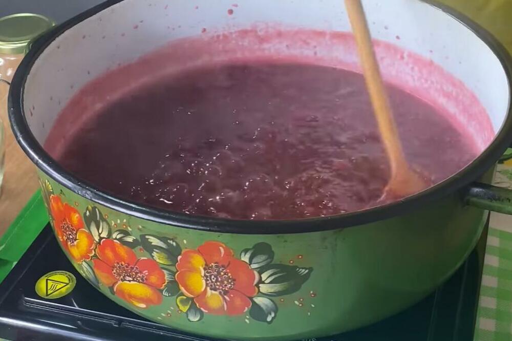 DŽEM OD MALINA BEZ KONZERVANSA: Samo 3 sastojka vas dele od NAJZDRAVIJE i NAJUKUSNIJE poslastice (RECEPT)