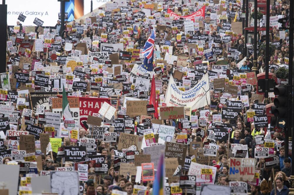 REKA LJUDI NA ULICAMA LONDONA! Nikad veći protest, demonstranti zahtevaju JEDNO (VIDEO)