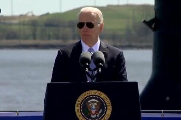 STRAVIČNE SCENE, SRUŠIO SE DŽO BAJDEN! (VIDEO)