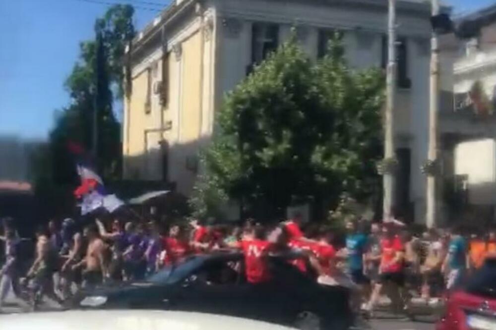 MALI MATURANTI DEMOLIRALI BEOGRAD: Tokom proslave radili OPASNU STVAR, skandal!