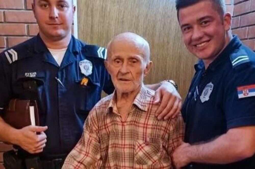 DEKA SA VEŠTAČKIM KUKOM SE ZAGLAVIO U ODVODU ZA CEVI, AGONIJA TRAJALA 2H: Ovi BEOGRAĐANI su mu spasili ŽIVOT! FOTO