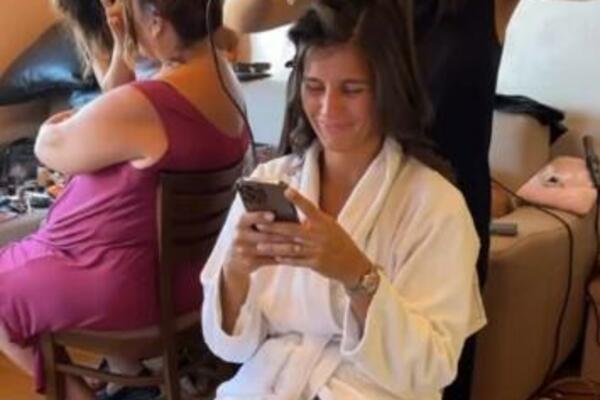 DANAS SE UDAJE ANA DABOVIĆ! Počele pripreme, MLADA u opuštenom izdanju: Pored nje su BITNE OSOBE! (FOTO)