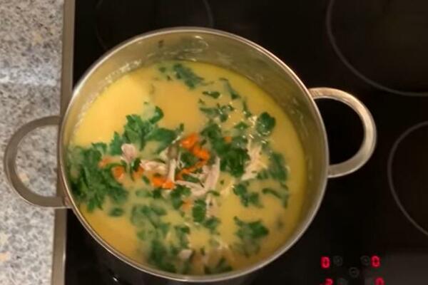 ZAMENA ZA GLAVNO JELO OD KOJE ĆETE SMRŠATI, A IZUZETNO JE ZDRAVA: Ovakvu BELU ČORBU s kupus salatom još niste JELI