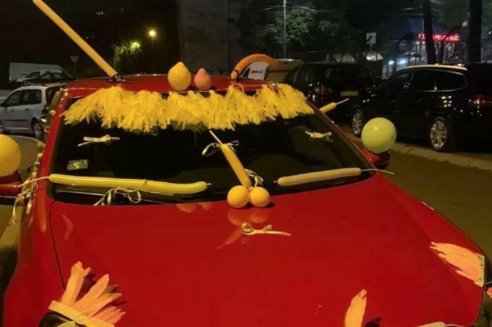 PERVERZIJA USRED BEOGRADA! Automobil PUN PE*ISA, građani zabezeknuti (FOTO)
