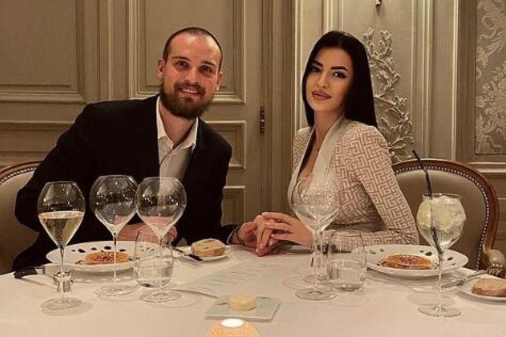 RAJKOVIĆI OTVORILI VRATA SVOG DOMA: Ana kao prava ŽENA FUDBALERA uživa u LUKSUZU, a u ovom stanu SVE SIJA (FOTO)