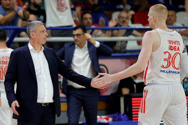 RADONJIĆ ZASUKAO RUKAVE: Stiglo STRAŠNO pojačanje! (FOTO)