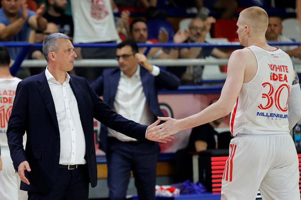 RADONJIĆ ZASUKAO RUKAVE: Stiglo STRAŠNO pojačanje! (FOTO)