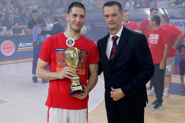UBEDLJIVO NAJBOLJI SA SAMO 3 ČETVRTINE NA PARKETU: Ivanović je MVP KLS-a, povredio se pa primio nagradu!