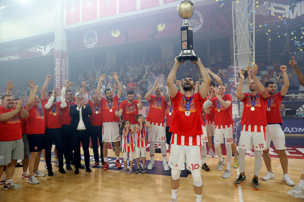 ZVEZDA ODBRANILA TRIPLU KRUNU, FMP LAK ZALOGAJ: Crveno-beli su sada REKORDERI sa 22 titule nacionalnog prvaka!