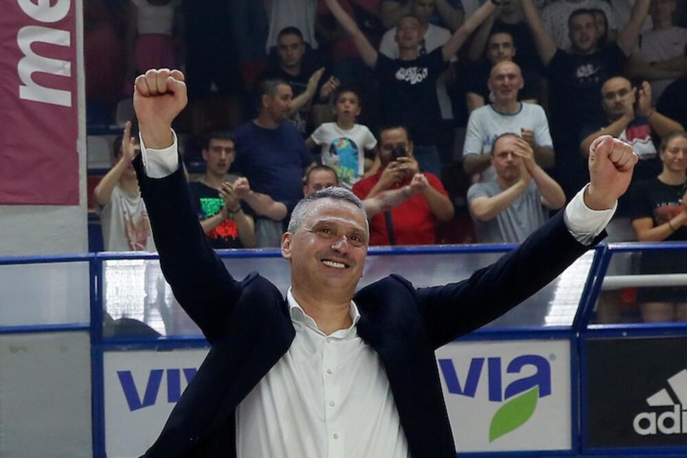 RADONJIĆ DOBIO VELIKO POJAČANJE ISPOD KOŠA: Visoki Grk produžio ugovor sa zelenima!