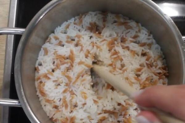 OVAKO TURCI SPREMAJU PILAV: Umesto PILETINE ovo MESO morate da DODATE, niste SVESNI šta ste PROPUSTILI (RECEPT)