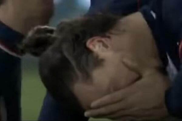 Ibrahimović patosiran! ZLATAN ZAPOČEO, za glavu niži igrač ZAVRŠIO! MNOGI SU HTELI DA GA VIDE KAKO PATI (VIDEO)