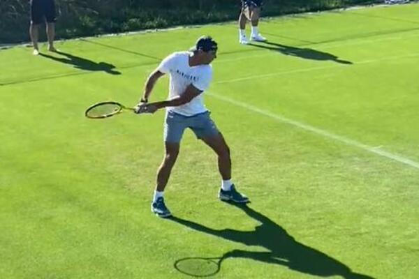 BIZARNO! Pogledajte šta radi Rafael Nadal na treningu! (VIDEO)