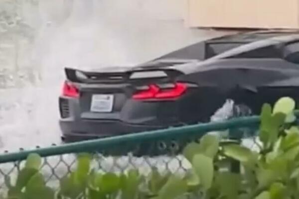 URAGAN POPLAVIO UTOČIŠTE LUKSUZNIH VOZILA: Sada PLOVE ulicama MAJAMIJA, scene kao iz APOLALIPSE! (VIDEO)