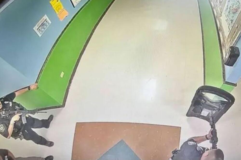NOVA FOTOGRAFIJA IZ ŠKOLE U TEKSASU VELIKI PROBLEM ZA POLICIJU: Važan detalj u odgovoru na MASAKR, SRAMNO OTKRIĆE!