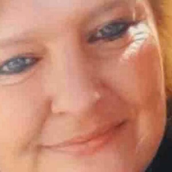 "UMREĆE PRERANO": Pogledala GRUPNU sliku i PROREKLA nešto JEZIVO (FOTO)