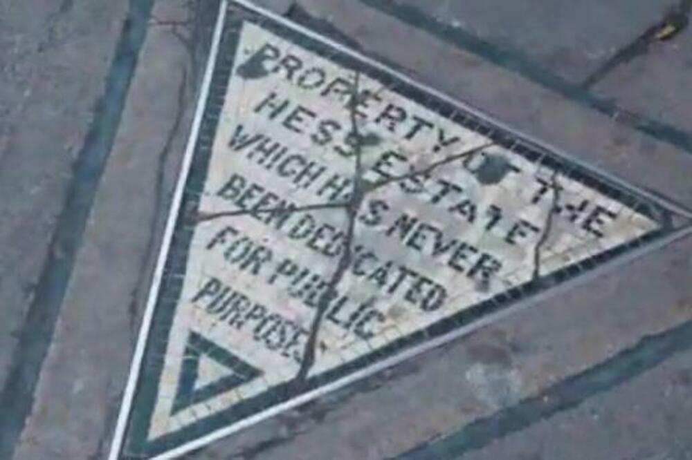 VLASNIŠTVO JEDVA VEĆE OD PARČETA PICE: Ovaj TROUGAO je jedan od NAJMANJIH parcela, smešten je OVDE! (VIDEO)