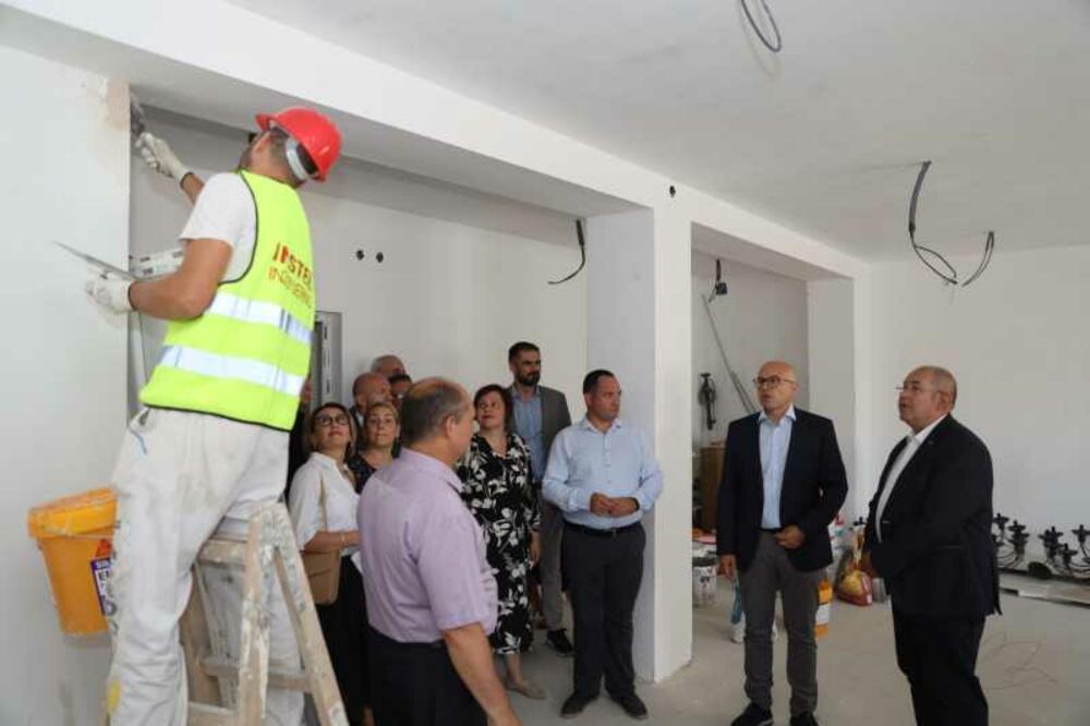 OBNOVA MAĐARSKOG KULTURNOG CENTRA! "Petefi Šandror" do jeseni u novom ruhu (FOTO)