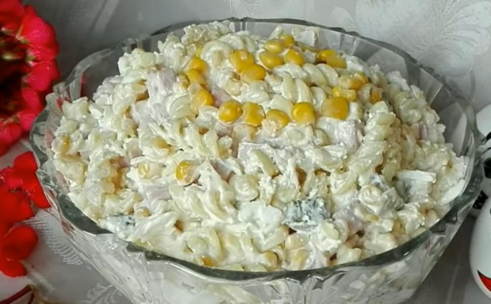 Salata sa piletinom i makaronama