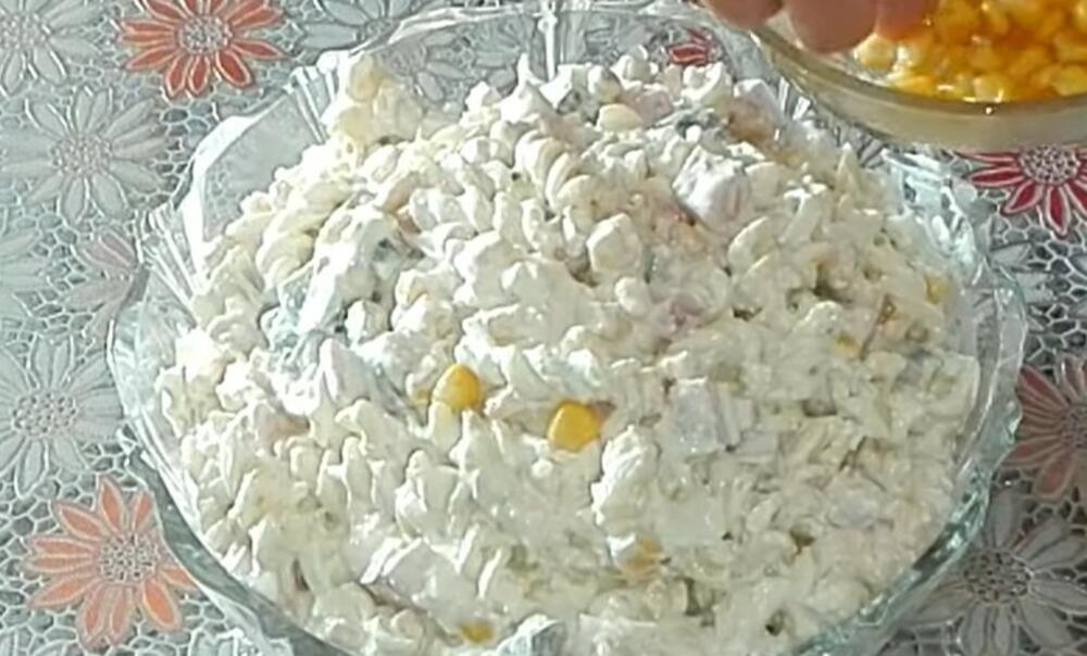 Salata sa piletinom i makaronama