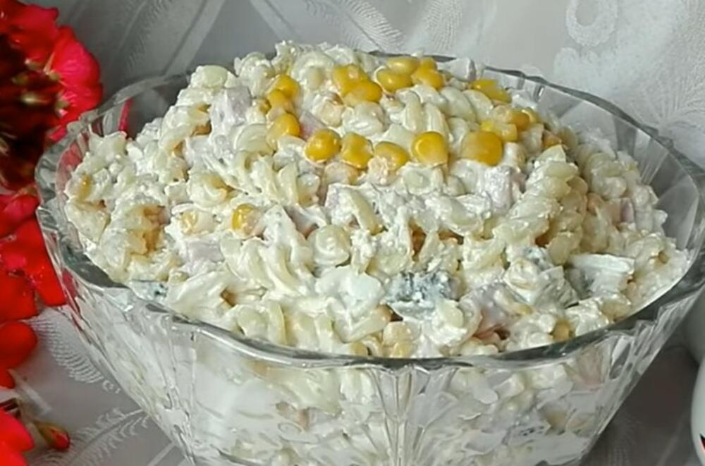 Salata sa piletinom i makaronama