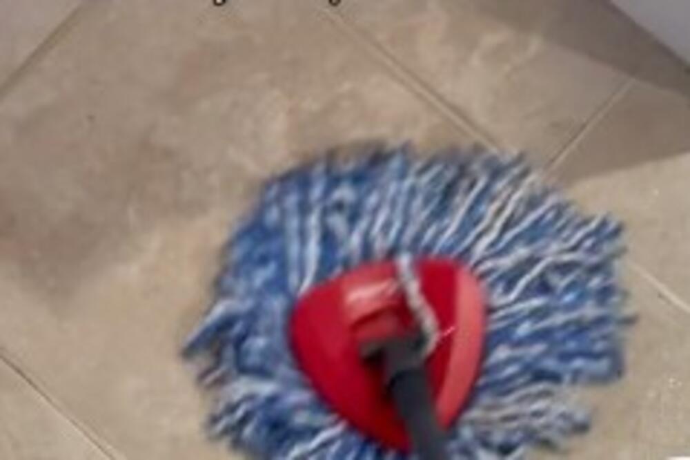 "NISAM IH NI RIBALA": Tanja slučajno PROSULA ovo SREDSTVO i otkrila NAJBOLJE rešenje za ČIŠĆENJE FUGA (VIDEO)