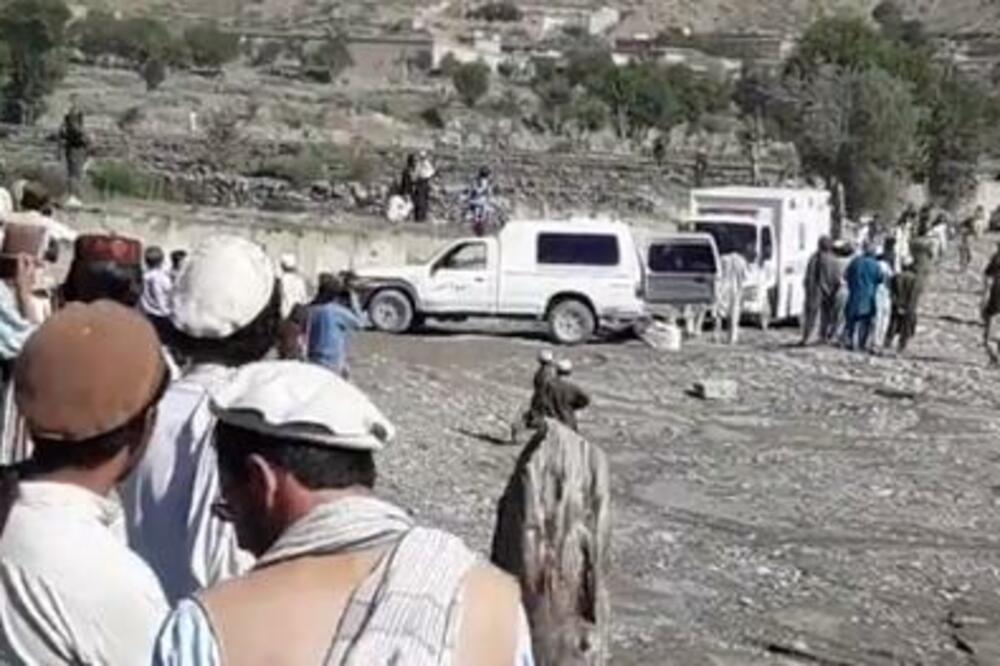 NAJMANJE 250 ŽRTAVA JEZIVOG ZEMLJOTRESA U AVGANISTANU: Potres se osetio u čak 3 zemlje! (VIDEO)