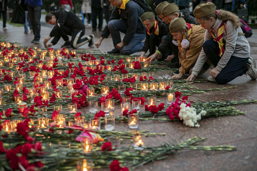 RUSIJA OBELEŽAVA DAN SEĆANJA I TUGE: U nemačkom NAPADU živote izgubilo 26,6 MILIONA građana pre 81. godinu! (FOTO)