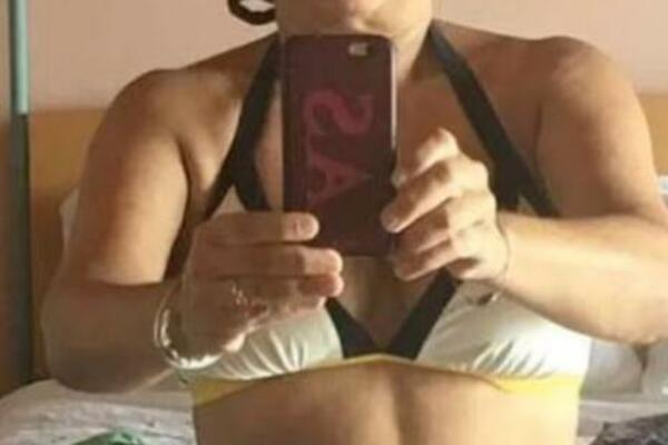 JAVNOST U ŠOKU, IZAŠAO ALEKSANDRIN EKSPLICITNI MATERIJAL: Slikala je GOLO telo, ovo je PRVENAC (FOTO)