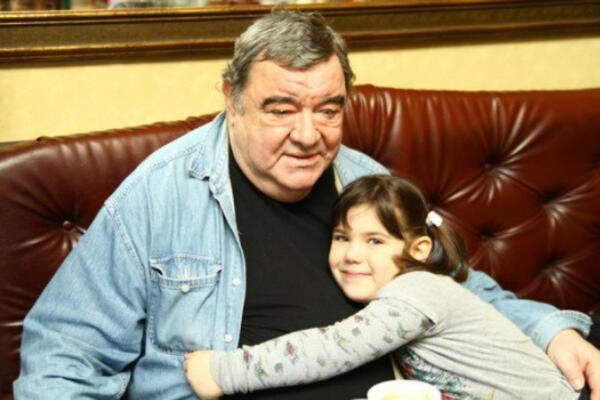 OSTALA BEZ OCA KAO DETE, A DANAS JE ČUDO PRIRODE! Ćerka Josifa Tatića je lepotica o kojoj svi pričaju