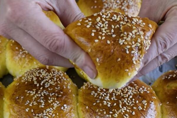 NAPRAVITE POGAČICE ZA SAMO 8 MINUTA: Domaćice, slobodno ih JEDITE jer ne GOJE, iako se dodaje OVA NAMIRNICA! RECEPT