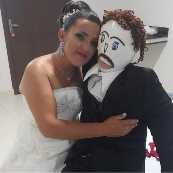 NJEN MUŽ NIJE ŽIV, ALI IMA DETE S NJIM: Izgleda JEZIVO, ovo nije normalno (VIDEO)